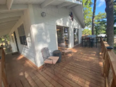 Charming 3-bedroom house with WiFi, AC in tranquil Trinity Hotels in Trinity County