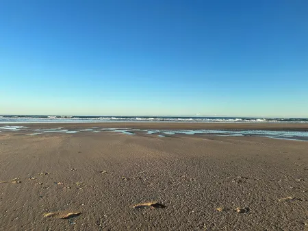 Almost Perfect 4-bedroom house in Jbay. Stunning view & 500m walk to the beach!