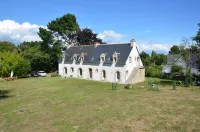 Apartment on the ground floor of a superb farmhouse in a landscaped park. You will be there alone