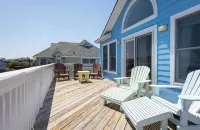 1 min private beach walk. Stylishly renovated with beach views! Hot tub & pool!