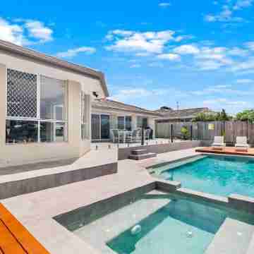 Relaxing Waterfront Oasis with Heated Spa! Fitness & Recreational Facilities