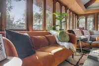 3 Bedroom Tree-House on Stilts!