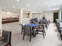 GLō Best Western Bronx NYC Hotels near Millbrook Park