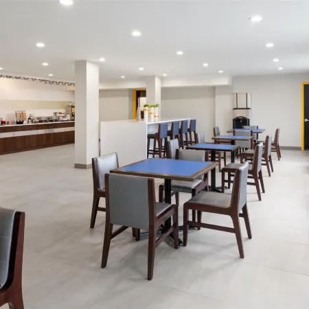 GLō Best Western Bronx NYC Отели рядом с достопримечательностью «168 улица»