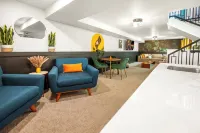 Olde Town 4Br with Hot Tub & Games, 20Min to Red Rocks and Downtown Denver