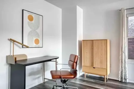 15 minutes from NYC with Onsite parking and Washer+Dryer