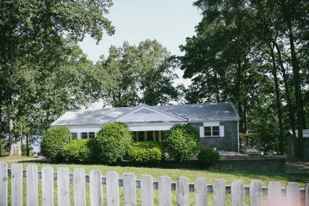 Relax and Reconnect at This Lake Catherine Retreat