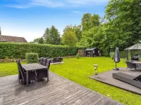 "Araminta" - 800m from the sea