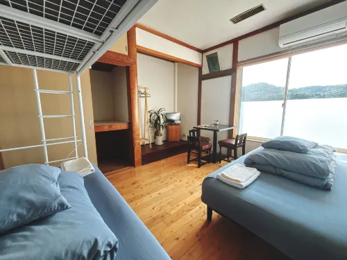 Guesthouse & Beach Cafe Fuego, Hostel Hotels in Hyuga