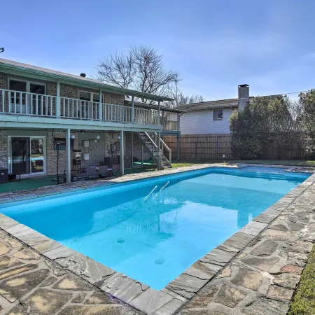 Movie Room and Private Pool Richardson Retreat
