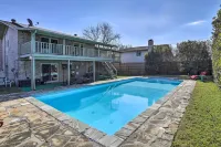 Movie Room and Private Pool Richardson Retreat