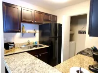 Cozy One Bedroom, Washer Dryer, Central Location,  Fireplace, Monthly Discounts