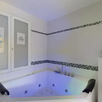 Kimia Suite Room