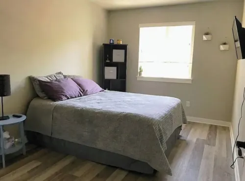 2,100 SqFt Contemporary Home W/ Jacuzzi & Fire Pit