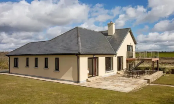Waterford Villa - 5 Bed - Sleeps 10 - Parking Hotels in 