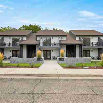 Modern Mesa Hotel Exterior