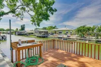 Waterfront Okeechobee Getaway w/ Backyard Dock! - 3 étoiles