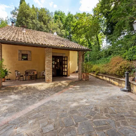 House in Umbria with Pool & Garden Views