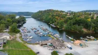 3 Bedroom Townhome next to Cheat Lake / Sunset Beach Marina!