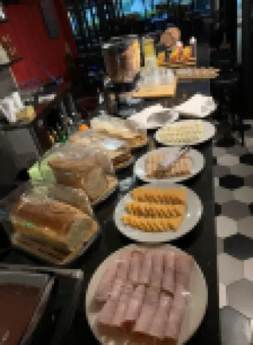 คาร์เดเดอ แอกซ์เพรส โฮเทล