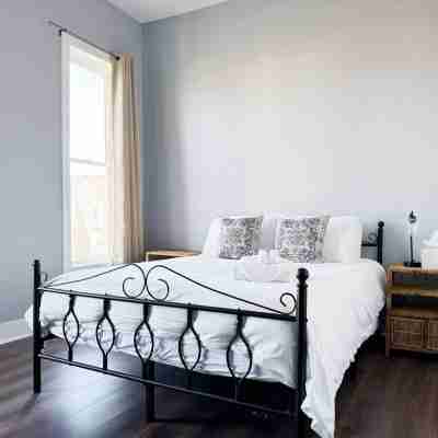 Washington B / Newly Renovated 1BR/1BA Apt Rooms