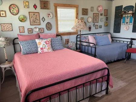 Cute cottage just 5 minutes from Round Top!