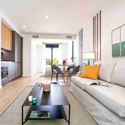 Stunning studio with terrace, pool and parking. Arruzafa II Rooms