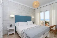 Villa with pool in front of the beach. La Barrosa