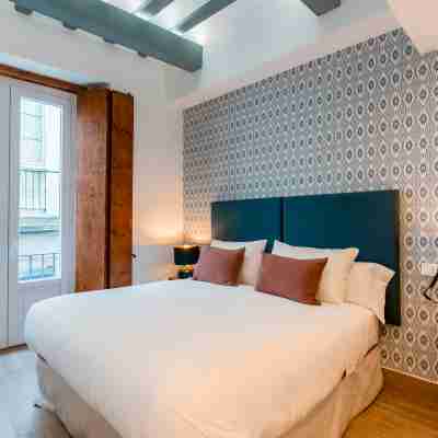 Magnificent 4 Bedroom Apartment in Cadiz Center. San Antonio V Rooms