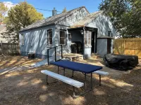 Colleens  2-bedroom house in Rock Falls with AC, WiFi.