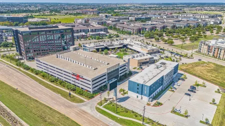 Denizen Hotel Отели в г. Мак-Кинни