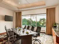 Sheraton Suites Calgary Eau Claire Hotels in Calgary