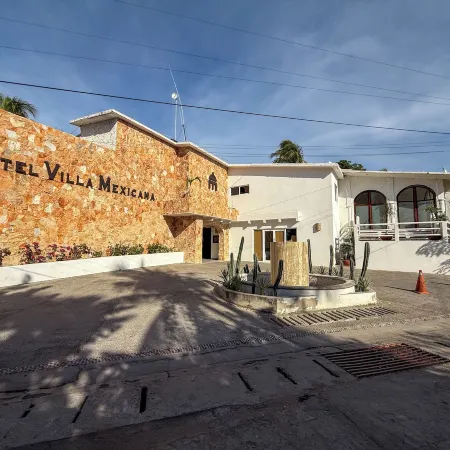 Hotel Villa Mexicana Отели рядом с достопримечательностью «Пляж Каррисалильо»