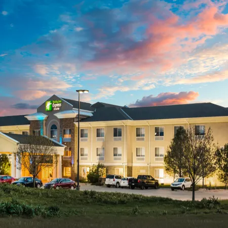 Holiday Inn Express & Suites BELLEVUE (OMAHA AREA) by IHG