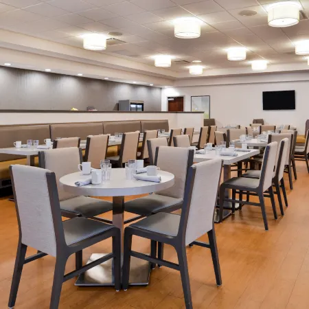 Holiday Inn & Suites ROCHESTER - MARKETPLACE by IHG