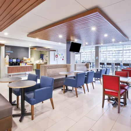 Holiday Inn Express & Suites GRAND RAPIDS - AIRPORT NORTH by IHG Отели рядом с достопримечательностью «Колледж Келвин»