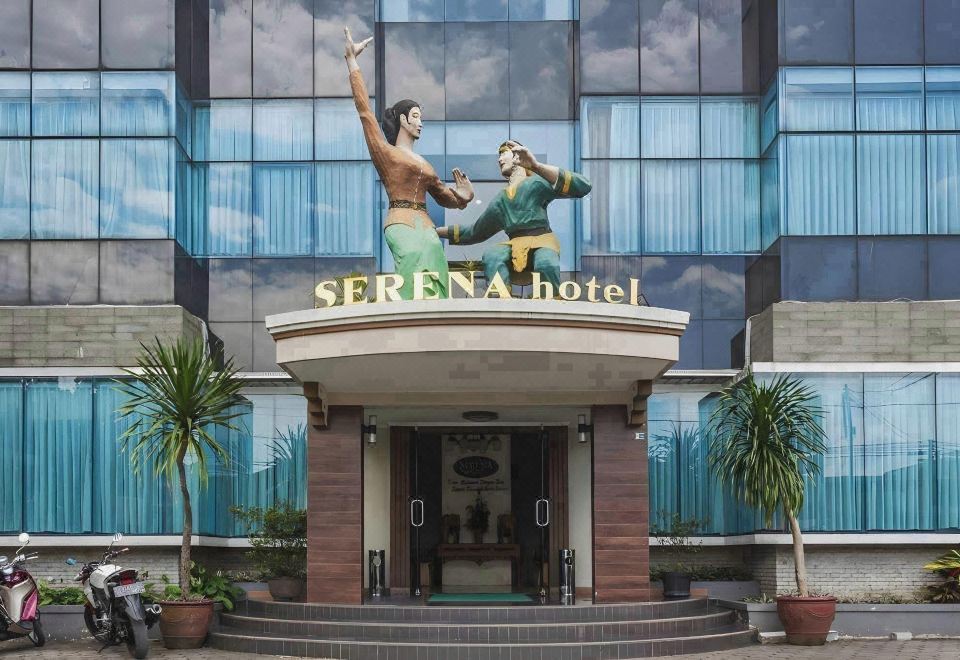 2. Hotel Se..