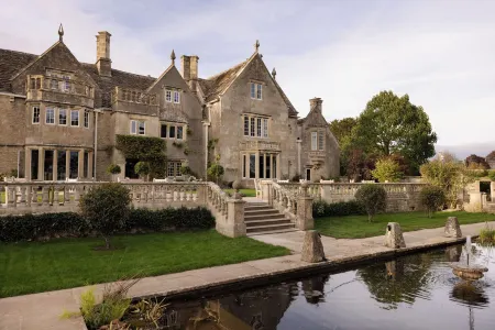 Woolley Grange - A Luxury Family Hotel Отели рядом с достопримечательностью «Tithe Barn»