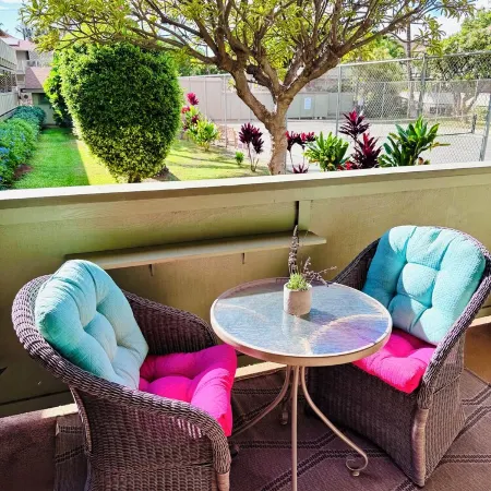 Couples Getaway! Beach, Pool, Tennis, AC. Video Tour!