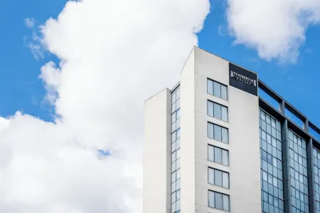 Staybridge Suites Birmingham Отели рядом с достопримечательностью «Birches Green Evangelical Free Church»