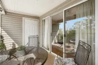 Valley View Treehouse - Holiday Hills Branson Golf Resort Outdoor Pools