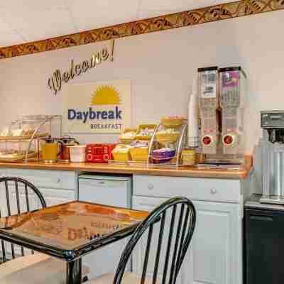 Days Inn by Wyndham Ridgefield Dining/Meeting Rooms