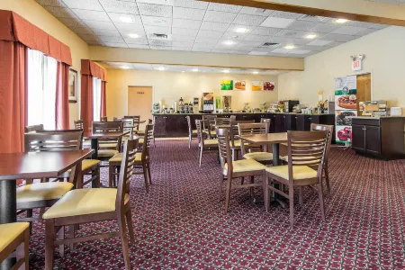 Quality Inn Shelburne - Burlington Отели в г. Шарлотт