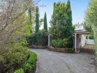 Lush 3-Bed House near the Beach Hoteles en Rosebud