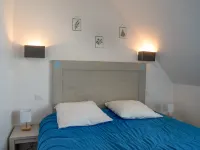 Peaceful coastal stay with access to pool - 民宿