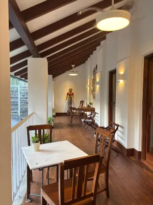 Baron's antiquarian villa فنادق في 