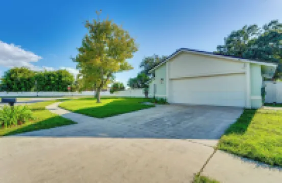 3 Mi to Seaworld! Suburban Home w/ Screened Porch