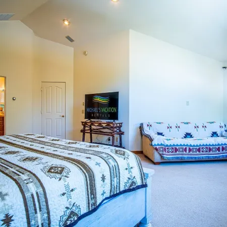 Sunflower Lane - 4BD Sun Valley Retreat + Resort Amenities