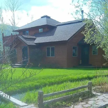 Creekside on Quigley - 3BD Private Home on Trails + Hot Tub