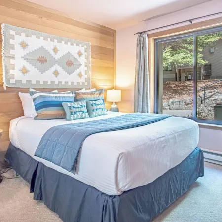 Snow Creek 1557 - Pool & Hot Tub + Ski-in/ski-out